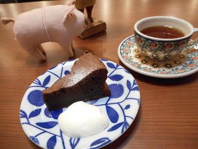 オフィス街のカフェ 虎の門ヒルズも近い
